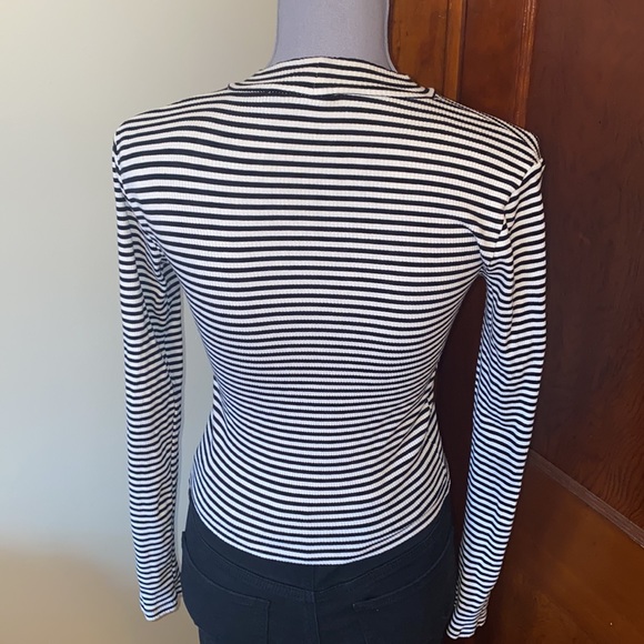 🦋Forever 21 black and white striped ribbed top size medium🦋 - Picture 6 of 8